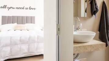 1 habitación, tabla de planchar con plancha, wifi y ropa de cama