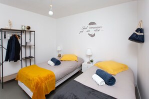 6 quartos, ferros/tábuas de passar roupa, Wi-Fi, roupa de cama