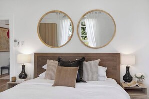 4 bedrooms, in-room safe, desk, iron/ironing board