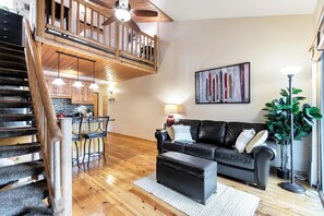 TV - Charming Park City Loft and View at Prospector (Park City)