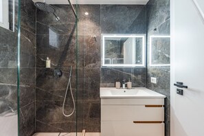 Hair dryer - Mumba Apartment 2 by Kondo Stays (Tiranë)