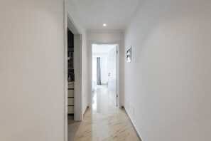 Interior - Mumba Apartment 2 by Kondo Stays (Tiranë)