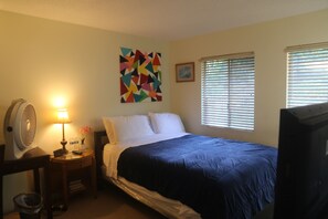 7 bedrooms, iron/ironing board, WiFi, bed sheets