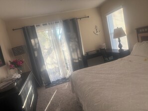 4 chambres, coffres-forts dans les chambres, bureau