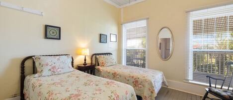 1 quarto, berço de viagem, Wi-Fi de cortesia, roupa de cama