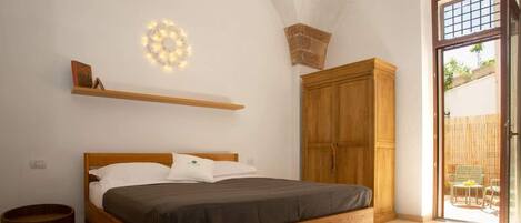 旅行婴儿床、免费 WiFi、床单