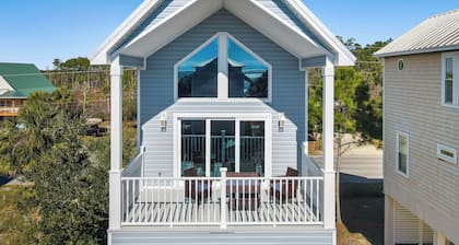 New 2br/2.5ba modern coastal retreat - walk to the beach!