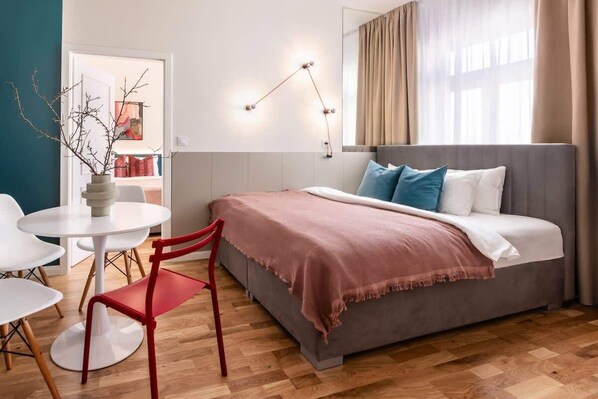 10 chambres, fer et planche à repasser, Wi-Fi, draps fournis