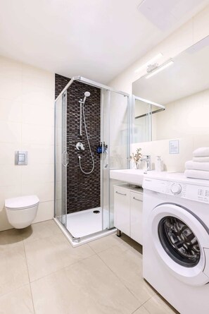 Douche, sèche-cheveux