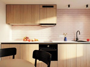 Fridge, microwave, stovetop, dishwasher