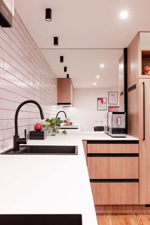 Fridge, microwave, stovetop, dishwasher