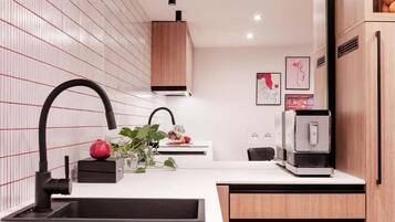 Fridge, microwave, stovetop, dishwasher