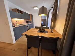 Oven, dishwasher