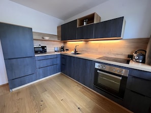 Oven, dishwasher