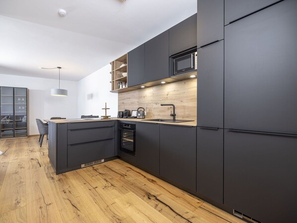 Oven, dishwasher