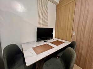 Dining - MOA - Shore Residence Apartment (Pasay)