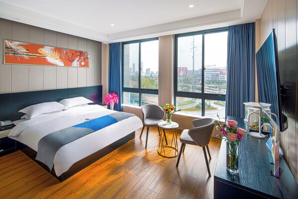 Masa, dizüstü bilgisayar çalışma alanı, ücretsiz kablosuz İnternet 