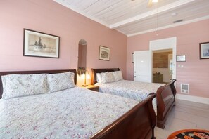1 chambre, lit parapluie, Wi-Fi gratuit, draps fournis