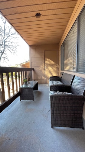 renovated 2-bedroom condo in brilliant Sedona w/ AC,WiFi, fitness, laundry room