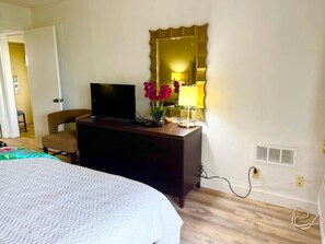 Desk, iron/ironing board, WiFi, bed sheets