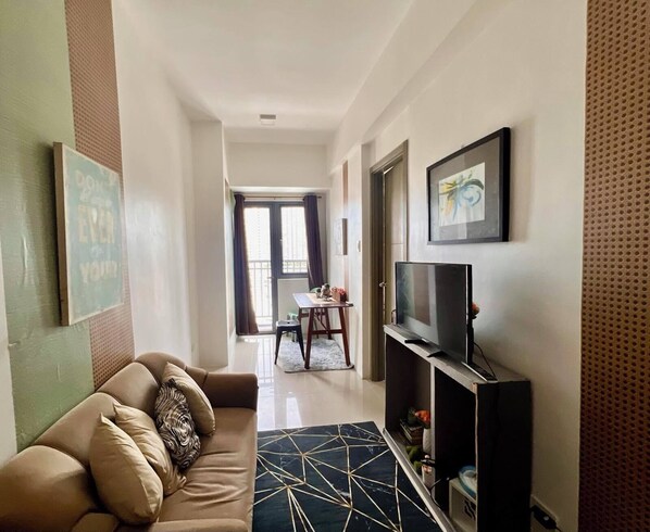 Living area - Heart of Ortigas Center (Mandaluyong)