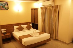 Desk, free WiFi - HOTEL GEMARS INFINITY (Mysore)