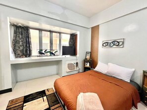 1 bedroom, WiFi, bed sheets - BGC McKinley Condo (Taguig)
