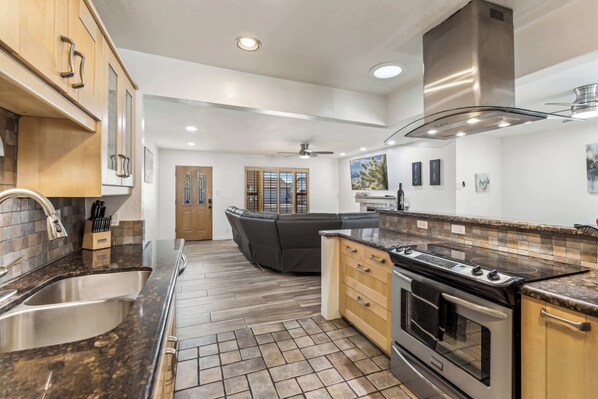 Fridge, oven, stovetop, dishwasher