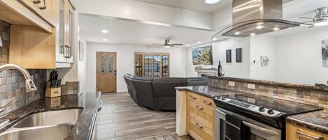 Fridge, oven, stovetop, dishwasher