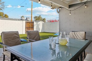Outdoor dining - Scottsdale Getaway - Heated Pool (Scottsdale)