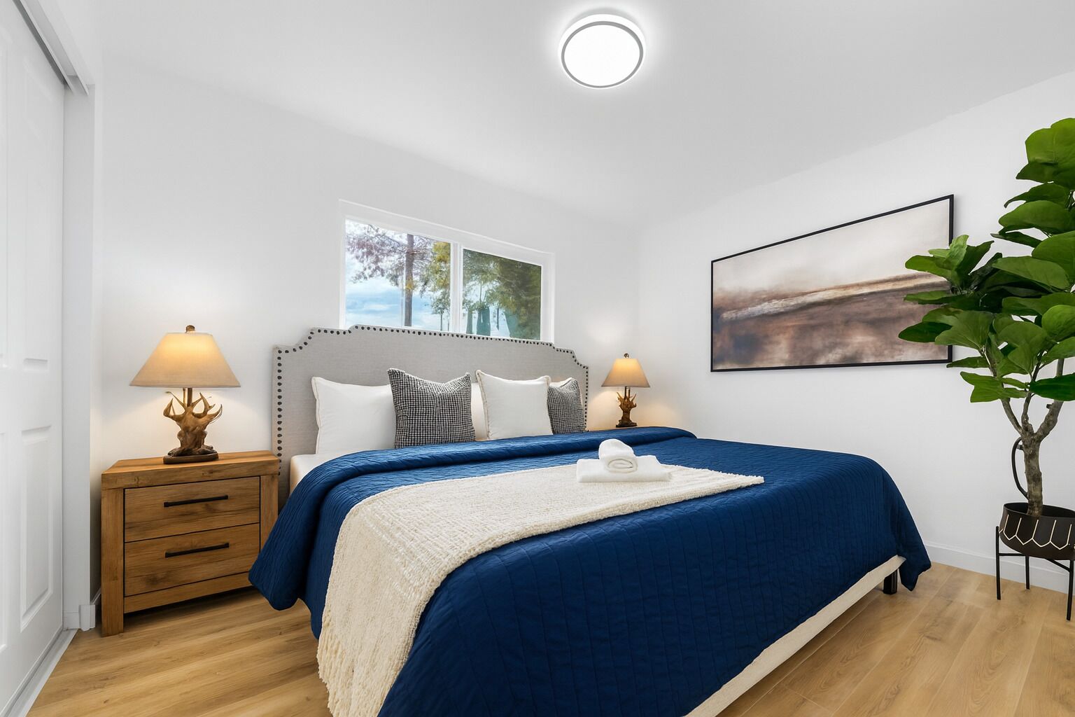 4 bedrooms, in-room safe, desk, iron/ironing board
