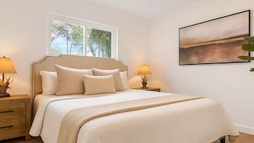 4 bedrooms, in-room safe, desk, iron/ironing board