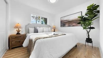 4 bedrooms, in-room safe, desk, iron/ironing board