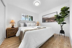 4 bedrooms, in-room safe, desk, iron/ironing board