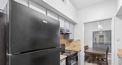 Charming 2-bedroom apartment with AC, WiFi in lovely Houston