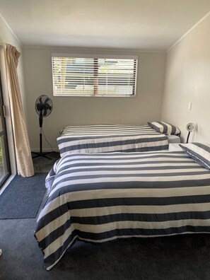3 habitaciones, tabla de planchar con plancha, wifi y ropa de cama