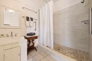 Hair dryer, towels - The Historic Island Hotel of Cedar Key (Cedar Key)