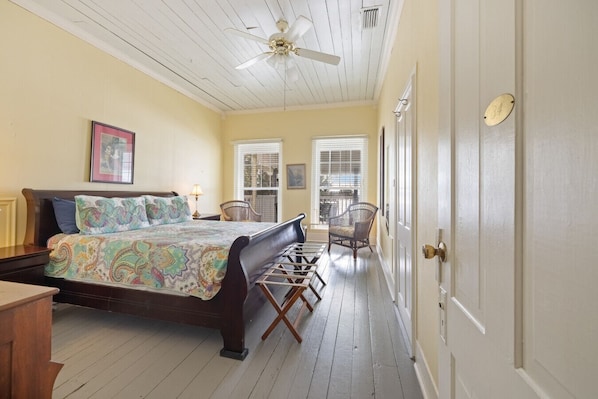 1 bedroom, desk, travel cot, free WiFi