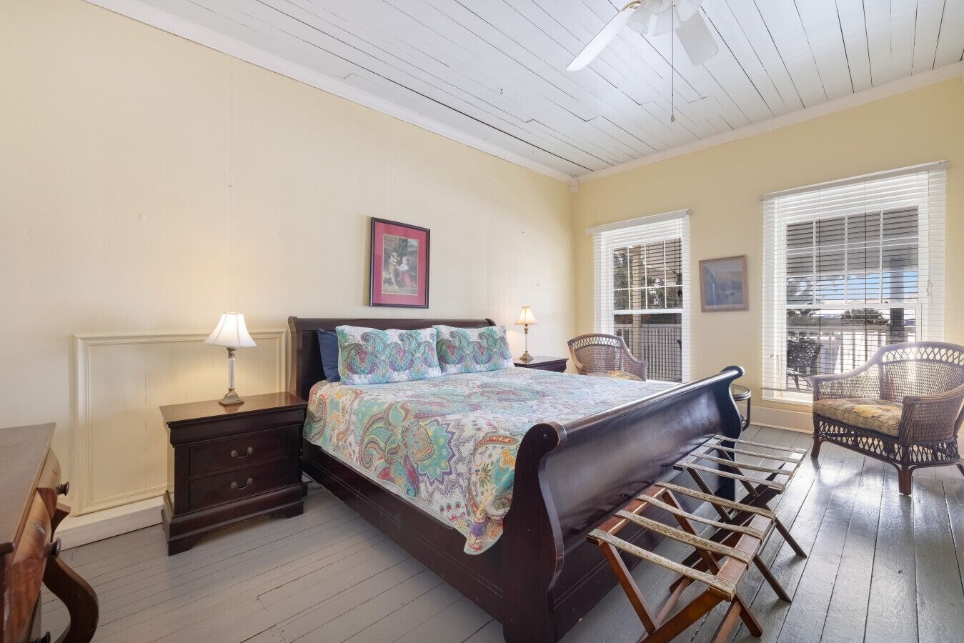 1 bedroom, travel cot, free WiFi, bed sheets
