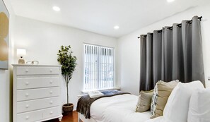 4 habitaciones, escritorio, tabla de planchar con plancha y wifi gratis 