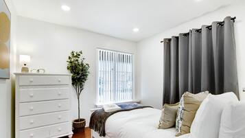 4 habitaciones, escritorio, tabla de planchar con plancha y wifi gratis