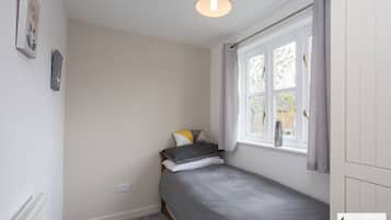 3 bedrooms, desk, iron/ironing board, WiFi