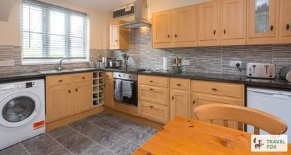 Sarah`s House: BBQ Parking 10mins To Alton Towers