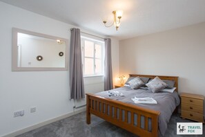3 bedrooms, desk, iron/ironing board, WiFi