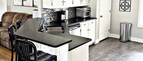 冰箱、微波炉、烤箱、炉灶