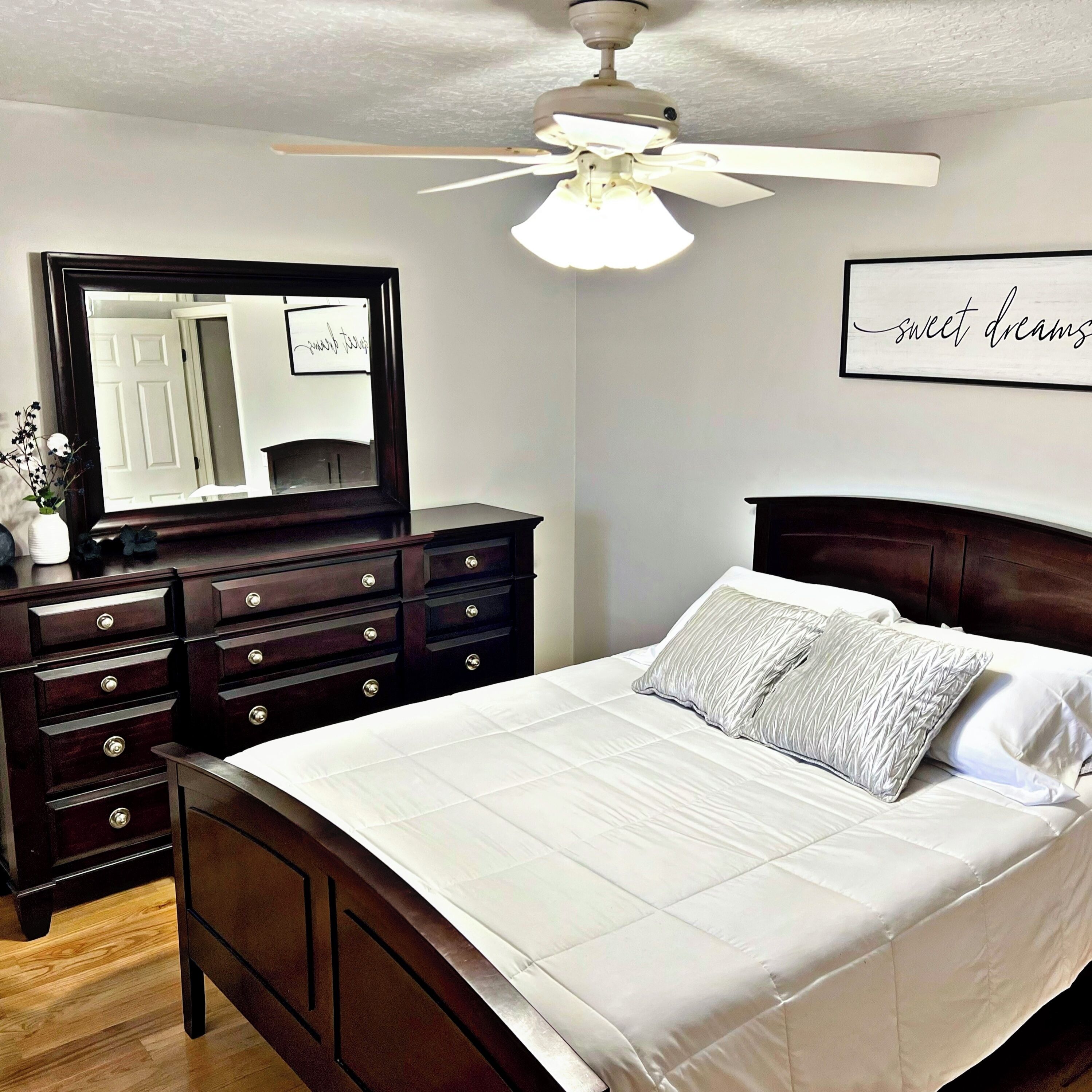 3 عدّة غرف نوم ومكواة/لوح كي وسرير سفر وواي فاي مجانًا