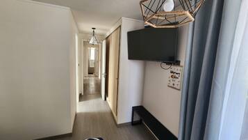 3 chambres, fer et planche à repasser, Wi-Fi, draps fournis