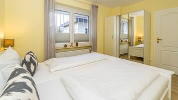 2 bedrooms, iron/ironing board, WiFi, bed sheets