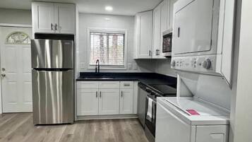 Micro-ondes, four, plaque de cuisson, lave-vaisselle