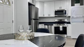 Micro-ondes, four, plaque de cuisson, lave-vaisselle